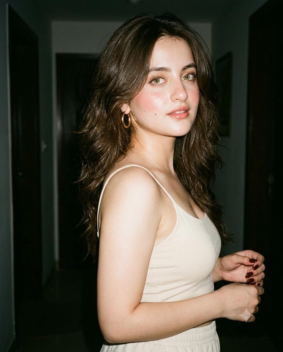 Luxury Direct-Flash Beauty Portrait of a Woman AI Image Prompt Gemini | Y2K Glam