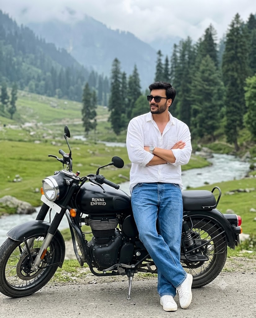 Royal Enfield Mountain Portrait: Ultra-Realistic AI Image Prompt for Travel Photography